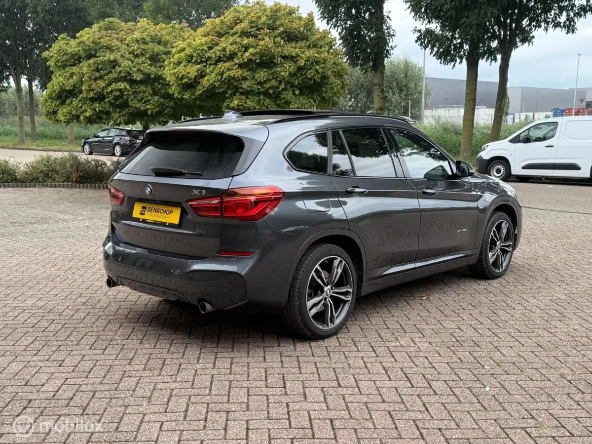 xDrive20i M Sport Schuifdak Navi Leer HUD LED Camera Hifi