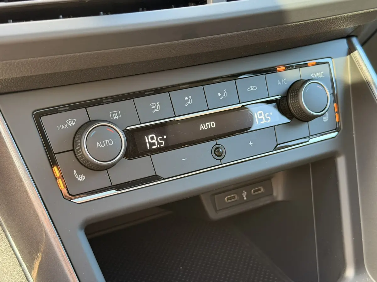 1.0 TSI Highline DSG BTW Pano 17' R-Line Virtual Camera CarPlay Navi LED ACC