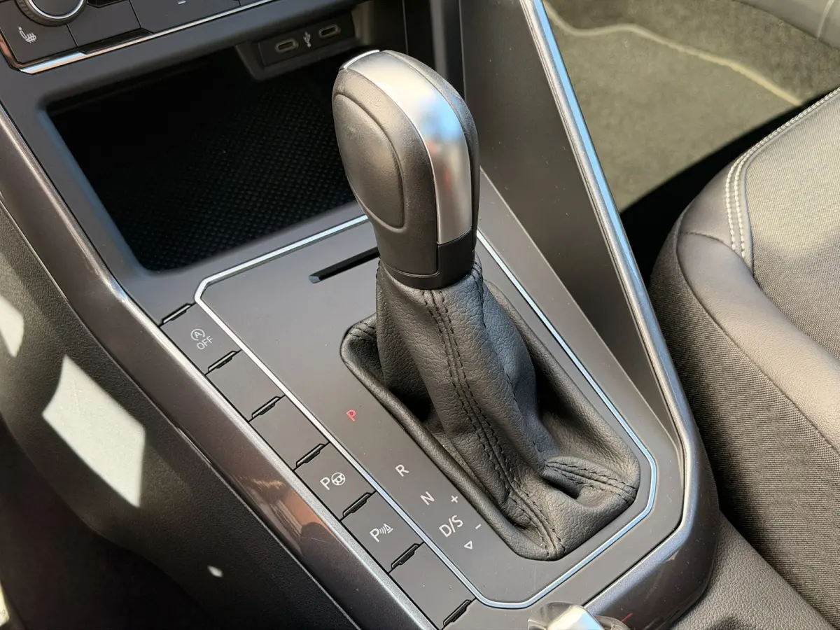 1.0 TSI Highline DSG BTW Pano 17' R-Line Virtual Camera CarPlay Navi LED ACC