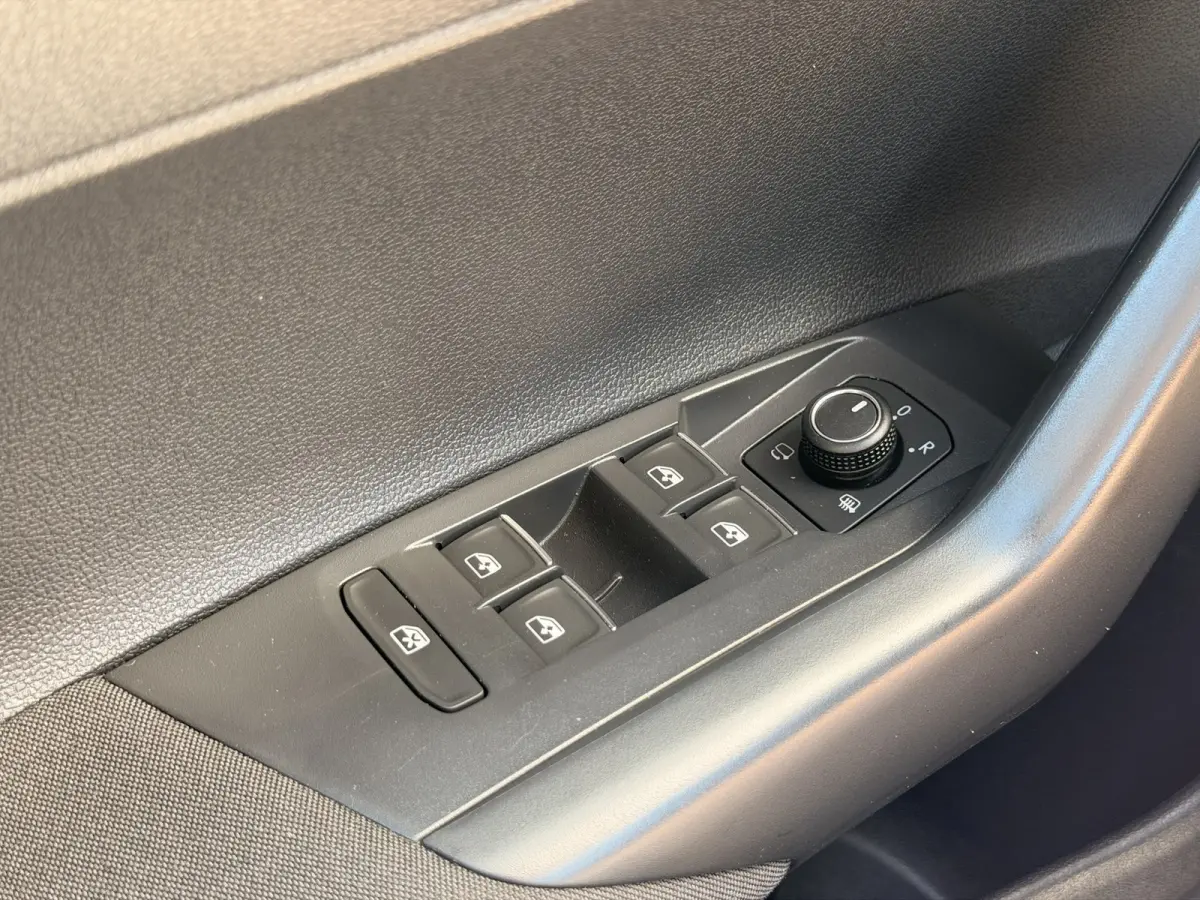 1.0 TSI Highline DSG BTW Pano 17' R-Line Virtual Camera CarPlay Navi LED ACC