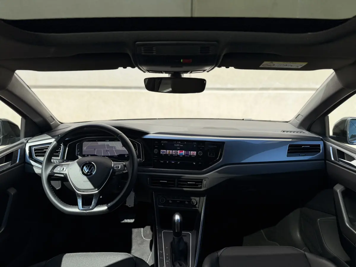 1.0 TSI Highline DSG BTW Pano 17' R-Line Virtual Camera CarPlay Navi LED ACC