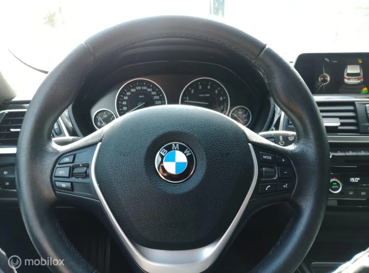 320i Automaat SportLine