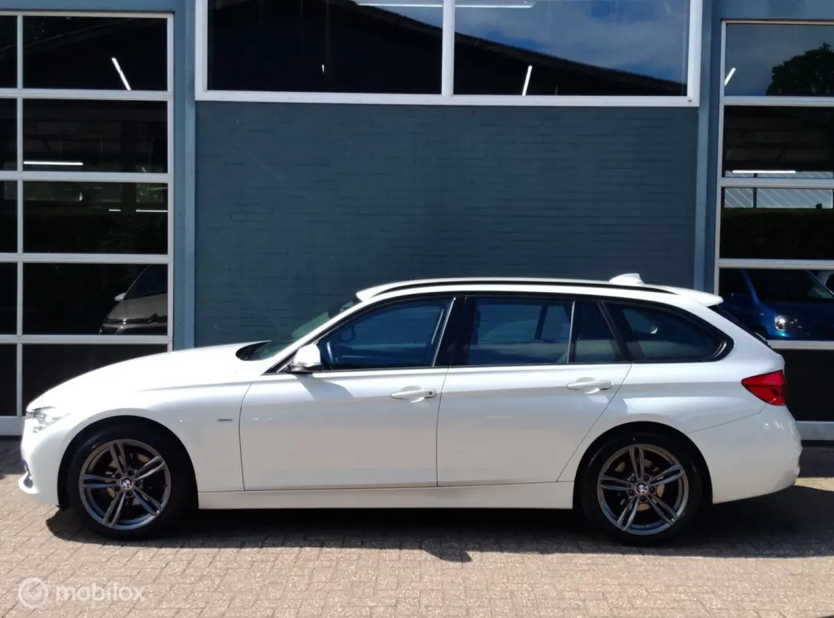 320i Automaat SportLine