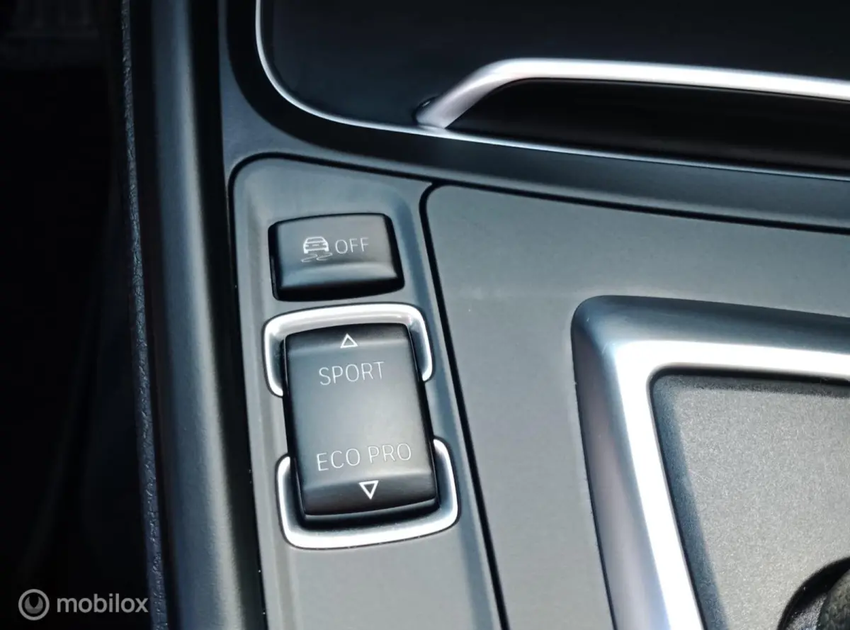 320i Automaat SportLine