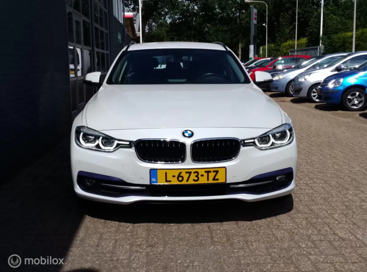 320i Automaat SportLine