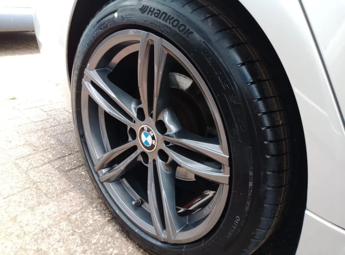 320i Automaat SportLine