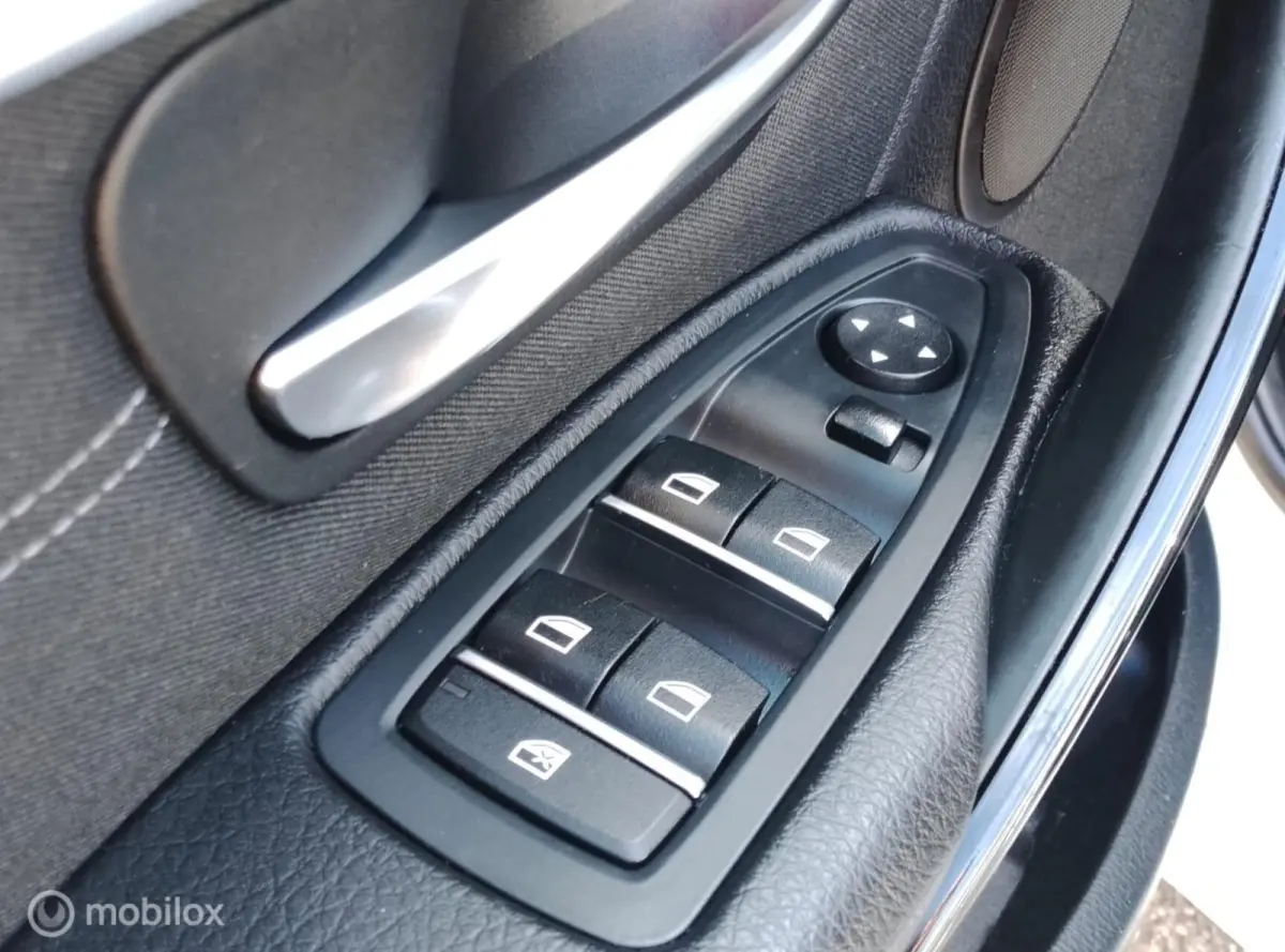 320i Automaat SportLine
