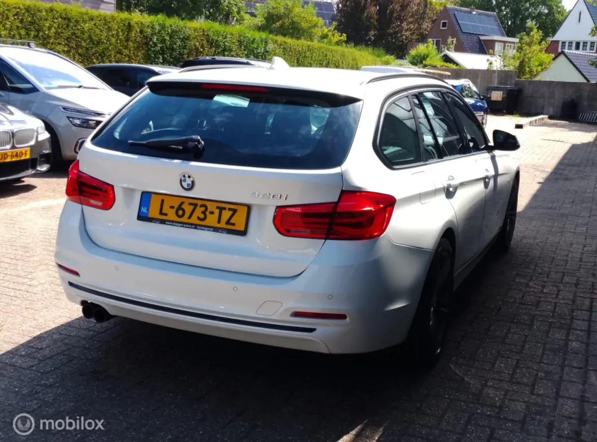 320i Automaat SportLine