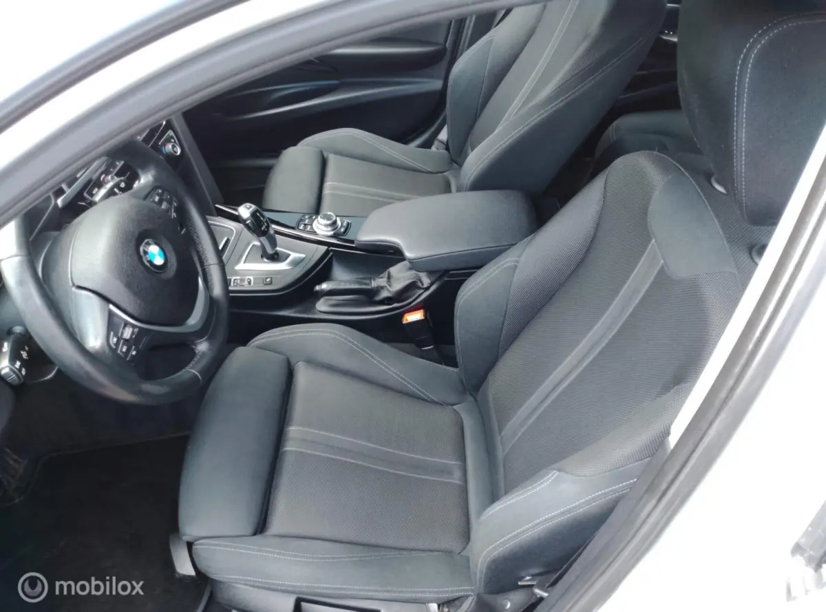 320i Automaat SportLine