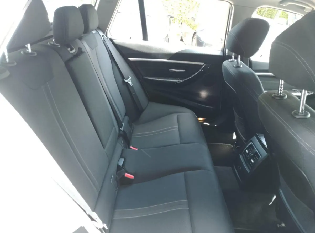 320i Automaat SportLine