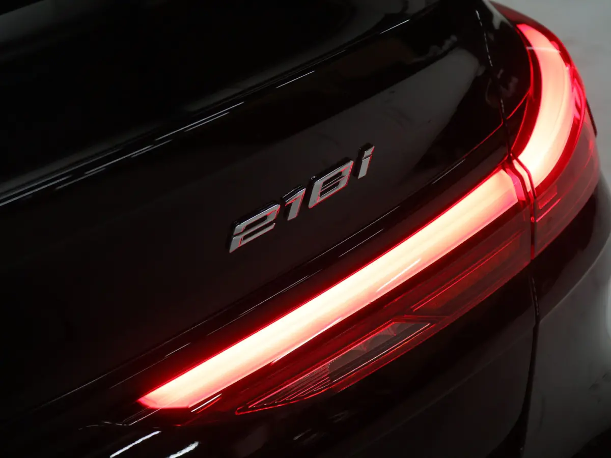 218i Business Edition [APPLE CARPLAY, ANDROID, ADAPTIVE LED, DRIVING ASSISTANT, HIFI, CRUISE CONTROL, CLIMATE CONTROL, DIGITAL DASH, KEYLESS START, RIJSTROOKASSISTENT, VERKEERSBORDHERKENNING