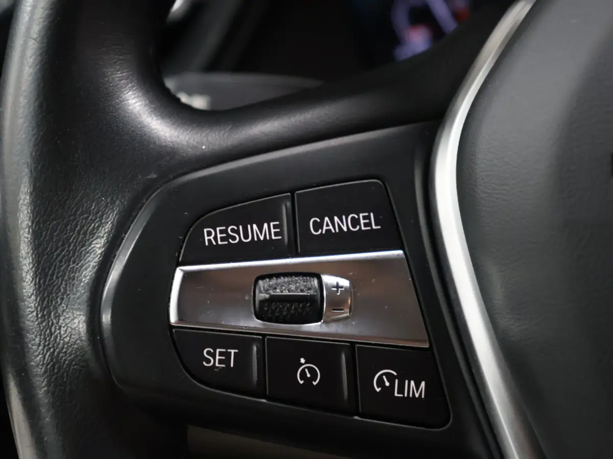 218i Business Edition [APPLE CARPLAY, ANDROID, ADAPTIVE LED, DRIVING ASSISTANT, HIFI, CRUISE CONTROL, CLIMATE CONTROL, DIGITAL DASH, KEYLESS START, RIJSTROOKASSISTENT, VERKEERSBORDHERKENNING