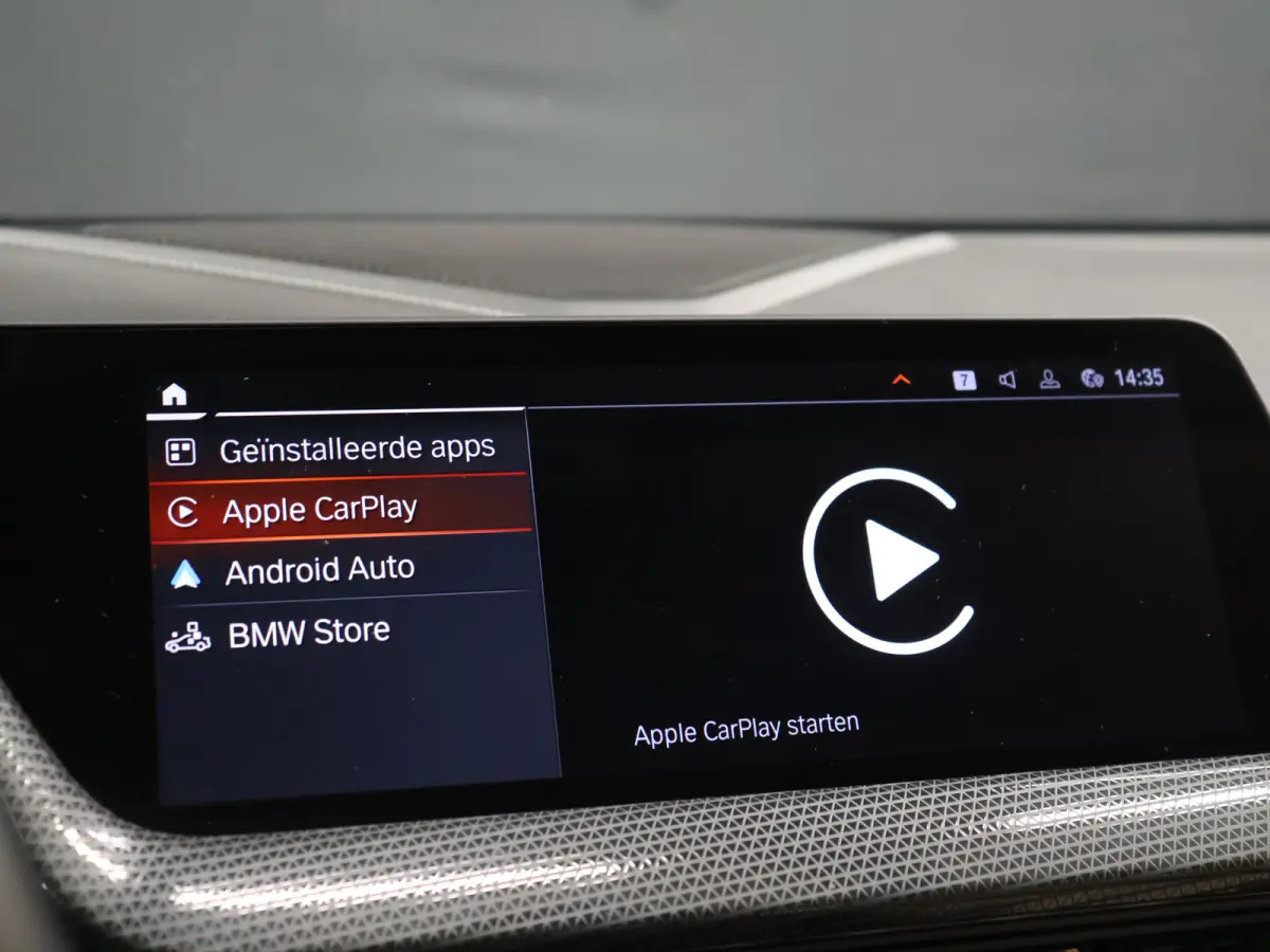 218i Business Edition [APPLE CARPLAY, ANDROID, ADAPTIVE LED, DRIVING ASSISTANT, HIFI, CRUISE CONTROL, CLIMATE CONTROL, DIGITAL DASH, KEYLESS START, RIJSTROOKASSISTENT, VERKEERSBORDHERKENNING