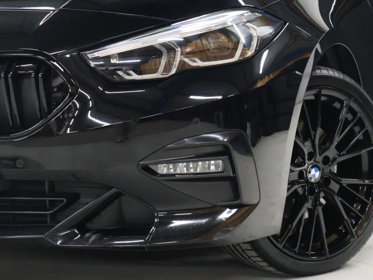 218i Business Edition [APPLE CARPLAY, ANDROID, ADAPTIVE LED, DRIVING ASSISTANT, HIFI, CRUISE CONTROL, CLIMATE CONTROL, DIGITAL DASH, KEYLESS START, RIJSTROOKASSISTENT, VERKEERSBORDHERKENNING