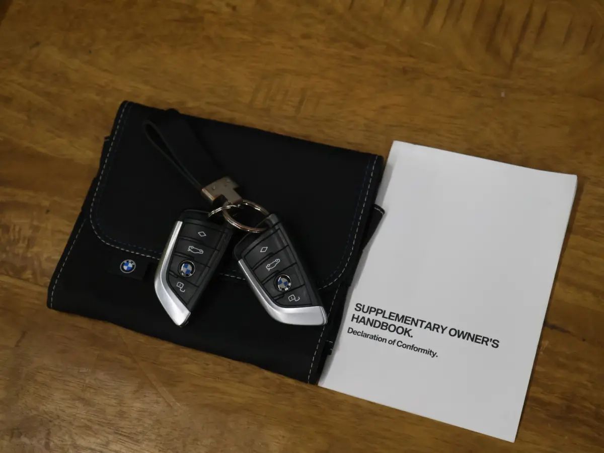 218i Business Edition [APPLE CARPLAY, ANDROID, ADAPTIVE LED, DRIVING ASSISTANT, HIFI, CRUISE CONTROL, CLIMATE CONTROL, DIGITAL DASH, KEYLESS START, RIJSTROOKASSISTENT, VERKEERSBORDHERKENNING