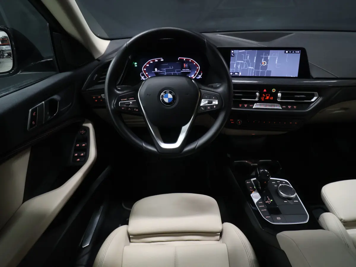 218i Business Edition [APPLE CARPLAY, ANDROID, ADAPTIVE LED, DRIVING ASSISTANT, HIFI, CRUISE CONTROL, CLIMATE CONTROL, DIGITAL DASH, KEYLESS START, RIJSTROOKASSISTENT, VERKEERSBORDHERKENNING