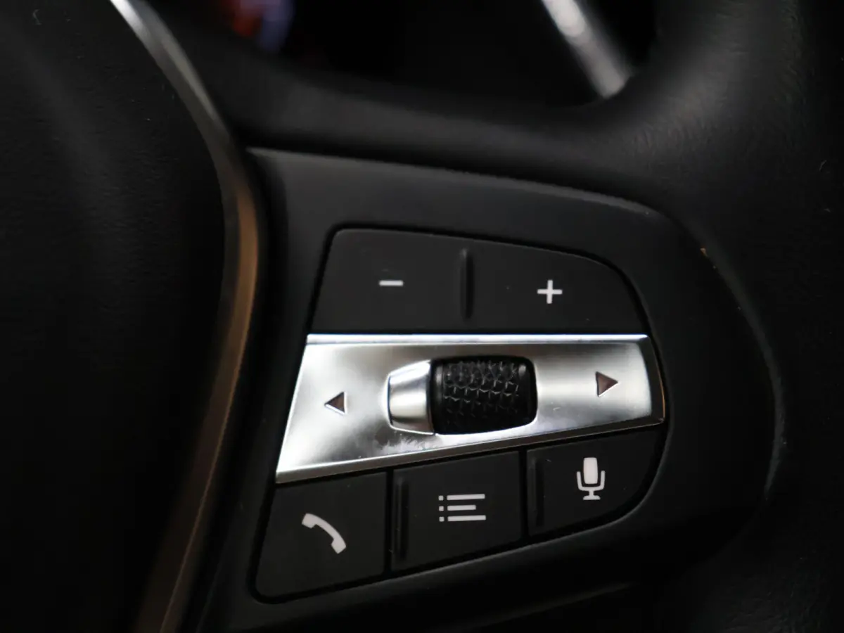218i Business Edition [APPLE CARPLAY, ANDROID, ADAPTIVE LED, DRIVING ASSISTANT, HIFI, CRUISE CONTROL, CLIMATE CONTROL, DIGITAL DASH, KEYLESS START, RIJSTROOKASSISTENT, VERKEERSBORDHERKENNING