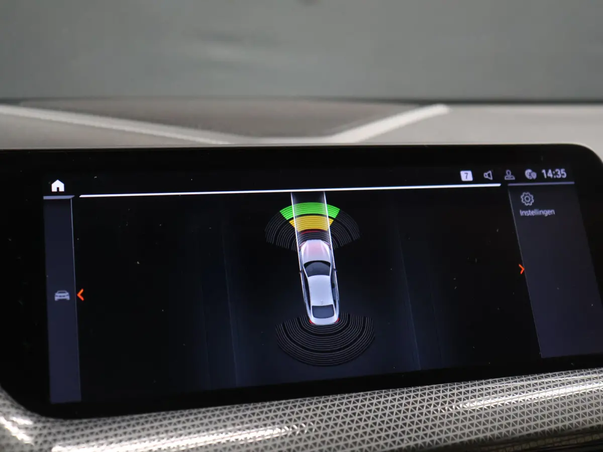 218i Business Edition [APPLE CARPLAY, ANDROID, ADAPTIVE LED, DRIVING ASSISTANT, HIFI, CRUISE CONTROL, CLIMATE CONTROL, DIGITAL DASH, KEYLESS START, RIJSTROOKASSISTENT, VERKEERSBORDHERKENNING
