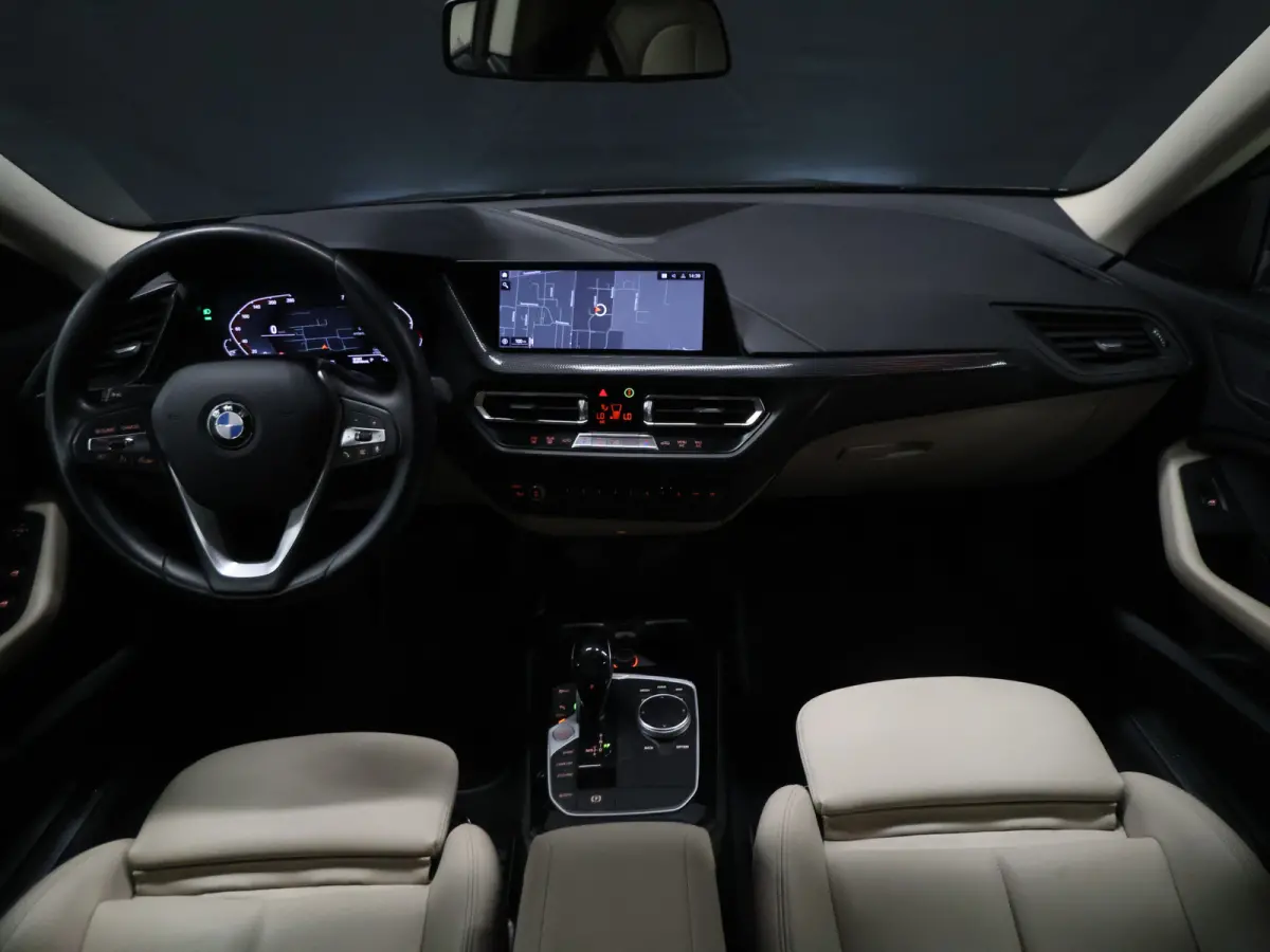 218i Business Edition [APPLE CARPLAY, ANDROID, ADAPTIVE LED, DRIVING ASSISTANT, HIFI, CRUISE CONTROL, CLIMATE CONTROL, DIGITAL DASH, KEYLESS START, RIJSTROOKASSISTENT, VERKEERSBORDHERKENNING
