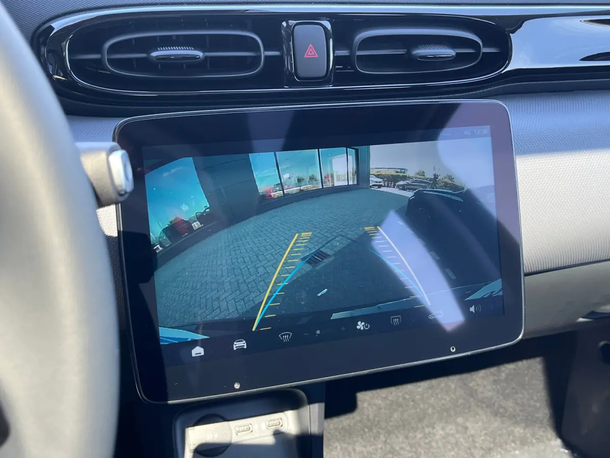 Design 37.3 kWh | €1500,- korting !! | Vanaf €259,- Private Lease per maand ! | 265KM Range | Panoramadak | Achteruitrijcamera | Adaptieve Cruise Control | Keuless start | 15" Lichtmetal