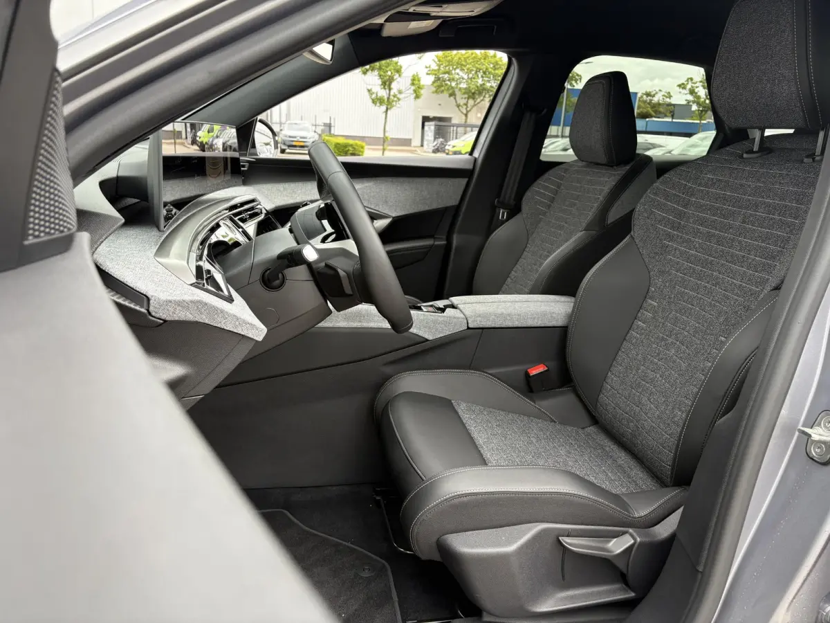 1.6 plug-in Hybrid 195 Allure | Panoramic Navigation Pack | Trekhaak | Camera | Apple Carplay/Android Auto