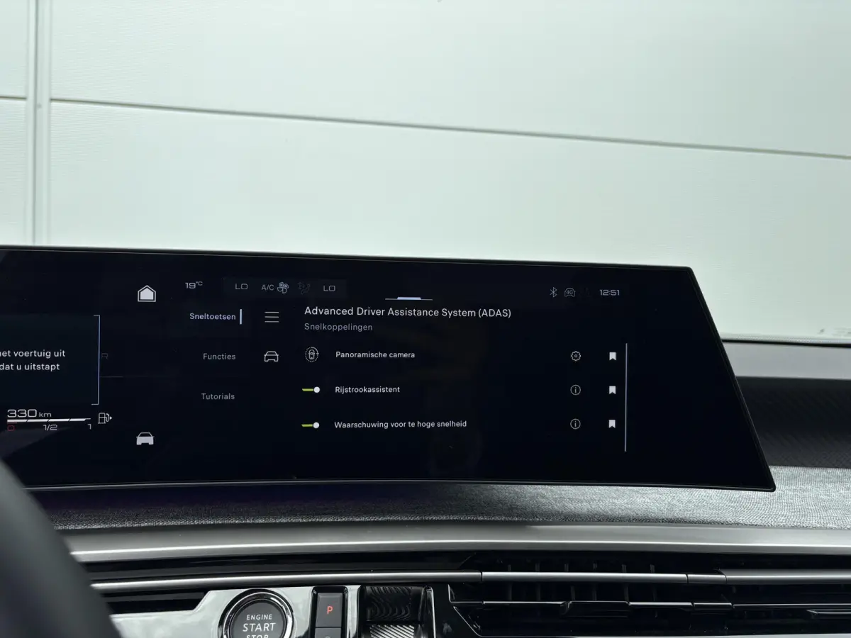 1.6 plug-in Hybrid 195 Allure | Panoramic Navigation Pack | Trekhaak | Camera | Apple Carplay/Android Auto