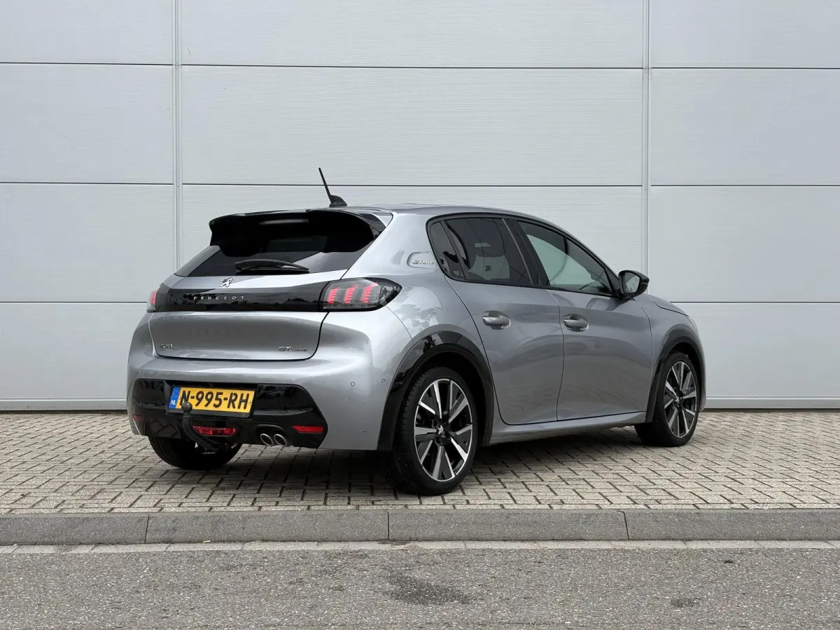 1.2 PureTech GT-Line | Panoramadak | Lederen bekleding | Stoelverwarming | Adaptieve Cruise Control | Camera | Trekhaak