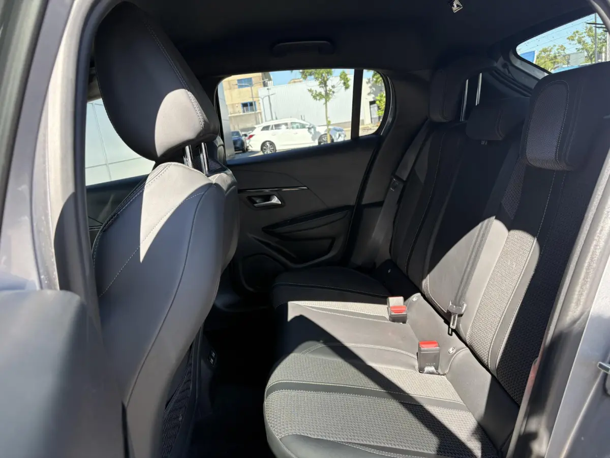 1.2 PureTech GT | Cruise Control | Dodehoek bewaking | Camera | Navigatie | Apple Carplay/Android Auto