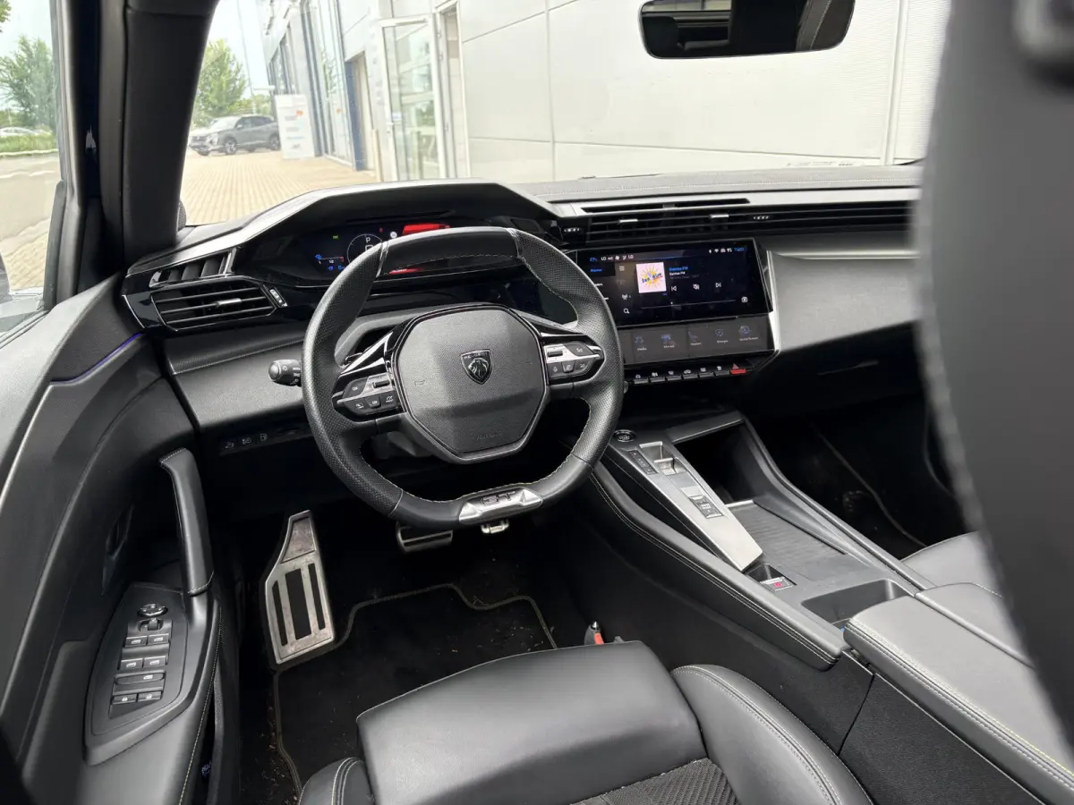 1.6 HYbrid GT 225 EAT8 First Edition | Panoramisch schuifdak | Alcantara bekleding | Focal | Camera | Apple Carplay/Android Auto