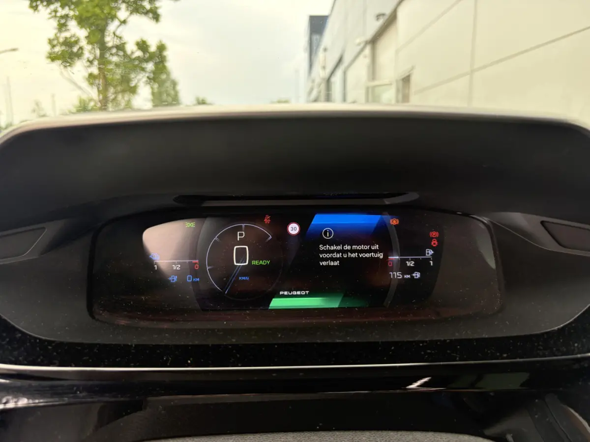 1.6 HYbrid GT 225 EAT8 First Edition | Panoramisch schuifdak | Alcantara bekleding | Focal | Camera | Apple Carplay/Android Auto