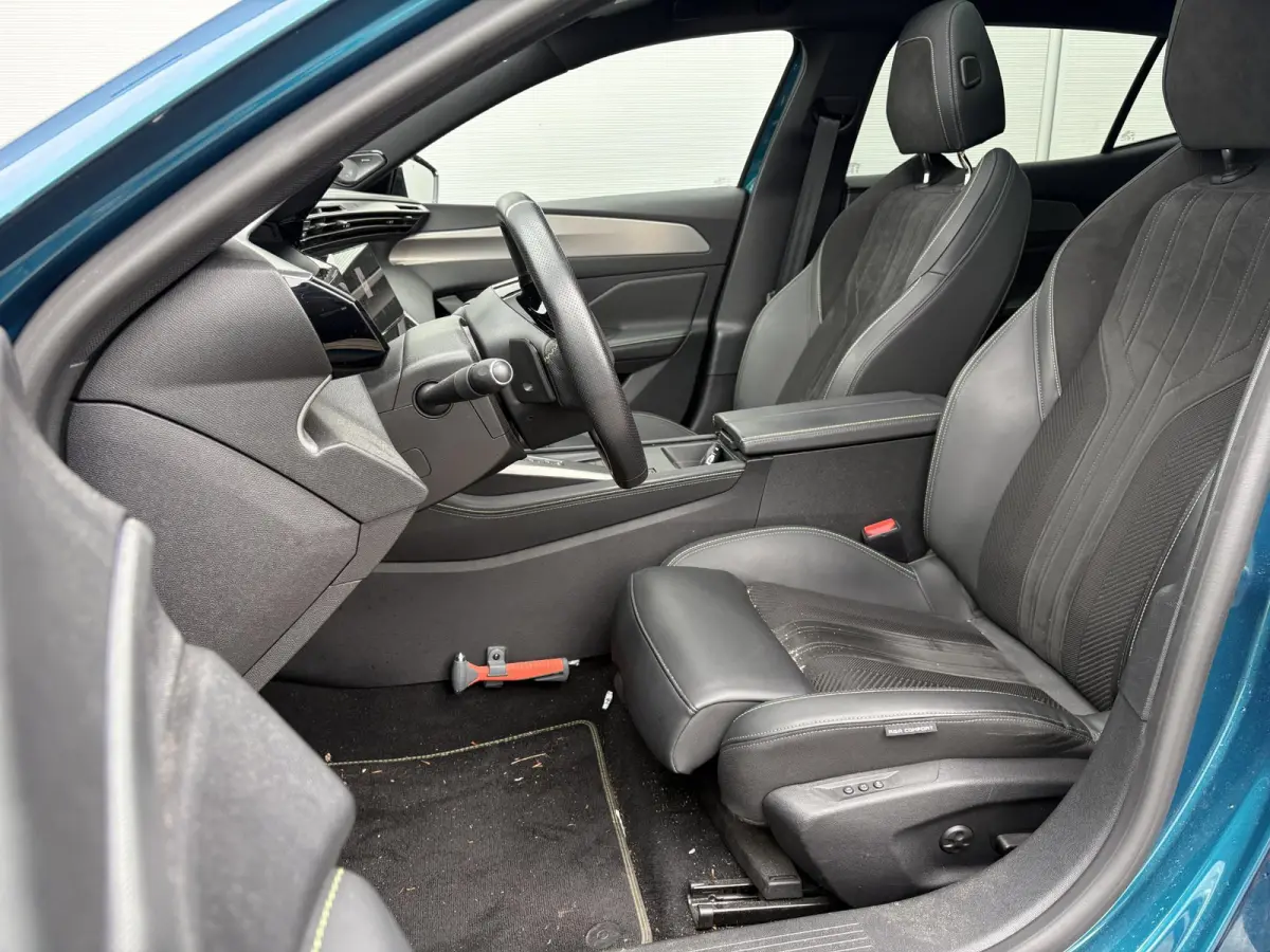 1.6 HYbrid GT 225 EAT8 First Edition | Panoramisch schuifdak | Alcantara bekleding | Focal | Camera | Apple Carplay/Android Auto