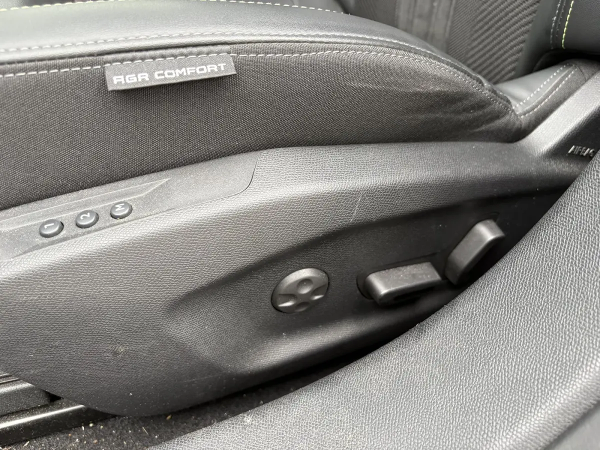 1.6 HYbrid GT 225 EAT8 First Edition | Panoramisch schuifdak | Alcantara bekleding | Focal | Camera | Apple Carplay/Android Auto