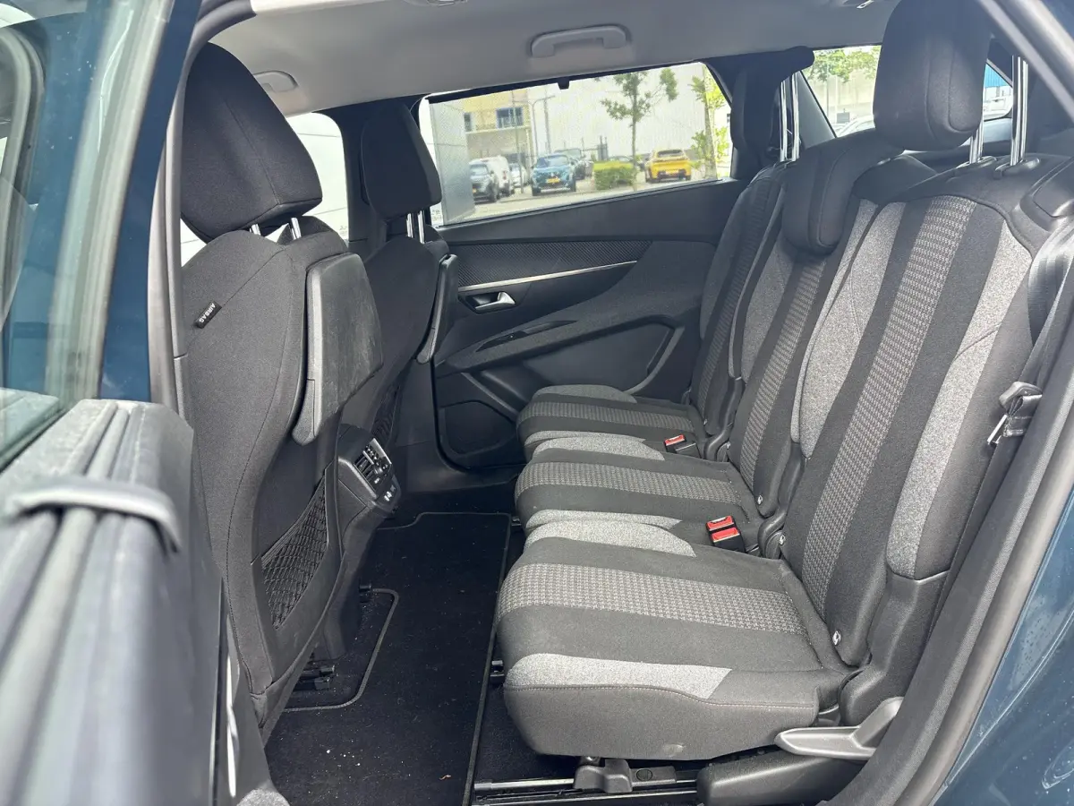 1.2 PureTech Active Pack | 7 Zitplaatsen | Camera | Cruise Control | Apple Carplay/Android Auto