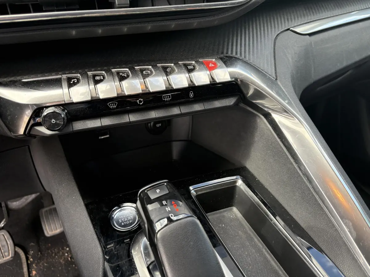 1.2 PureTech Active Pack | 7 Zitplaatsen | Camera | Cruise Control | Apple Carplay/Android Auto