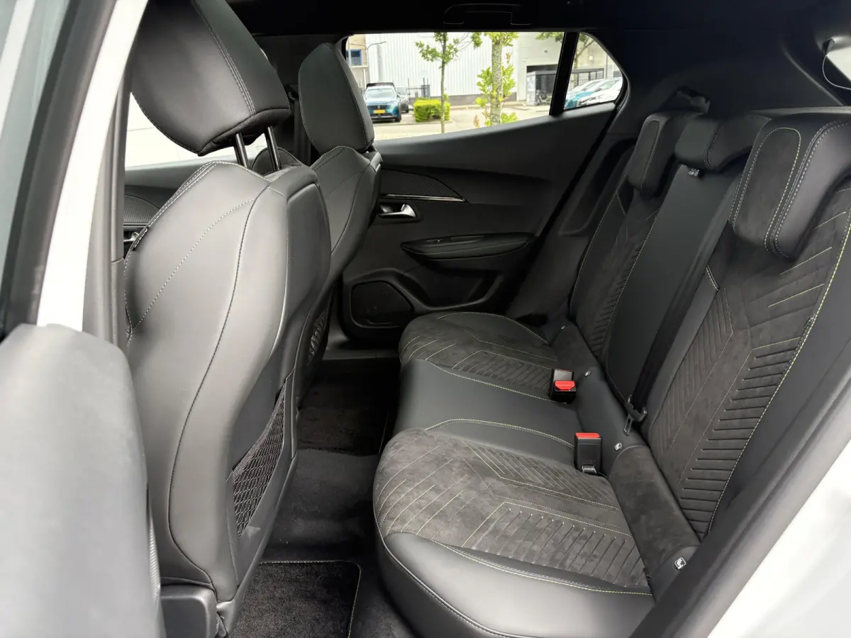 1.2 Hybrid 145 GT | Panoramisch schuifdak | Stoelverwarming | Camera | Apple Carplay/Android Auto