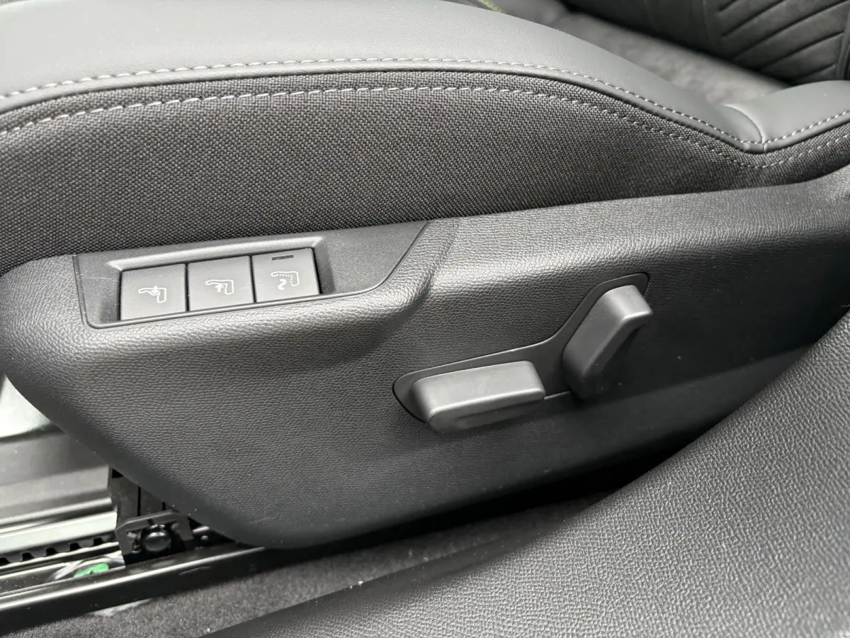 1.2 Hybrid 145 GT | Panoramisch schuifdak | Stoelverwarming | Camera | Apple Carplay/Android Auto
