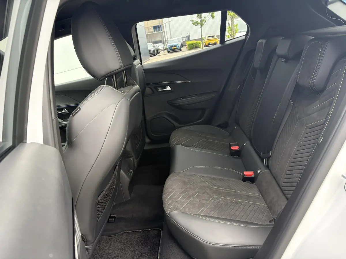 1.2 Hybrid 145 GT | Elektrische stoelen | Adaptieve cruise control | Stoelverwarming | Camera voor | Apple Carplay/Android auto
