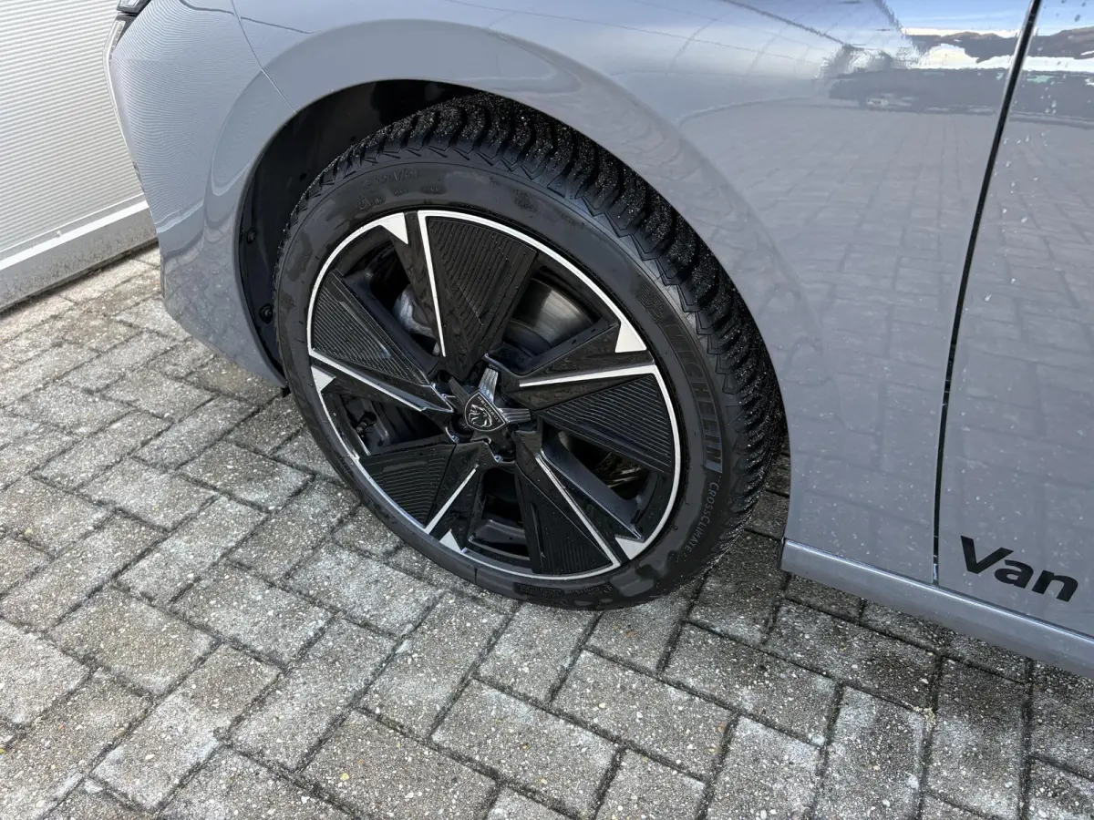 1.2 PureTech Allure | Camera | Cruise Control | Apple Carplay/Android Auto