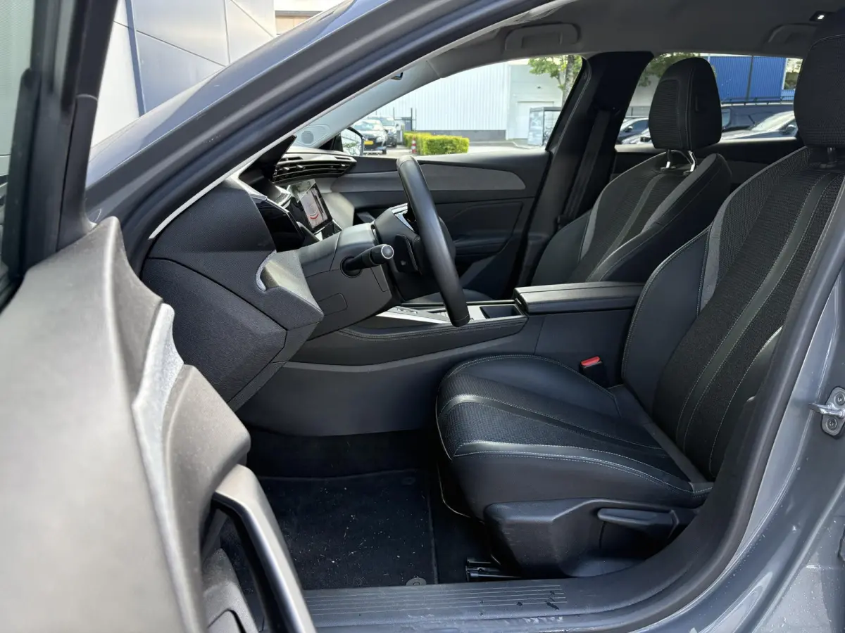 1.2 PureTech Allure | Camera | Cruise Control | Apple Carplay/Android Auto