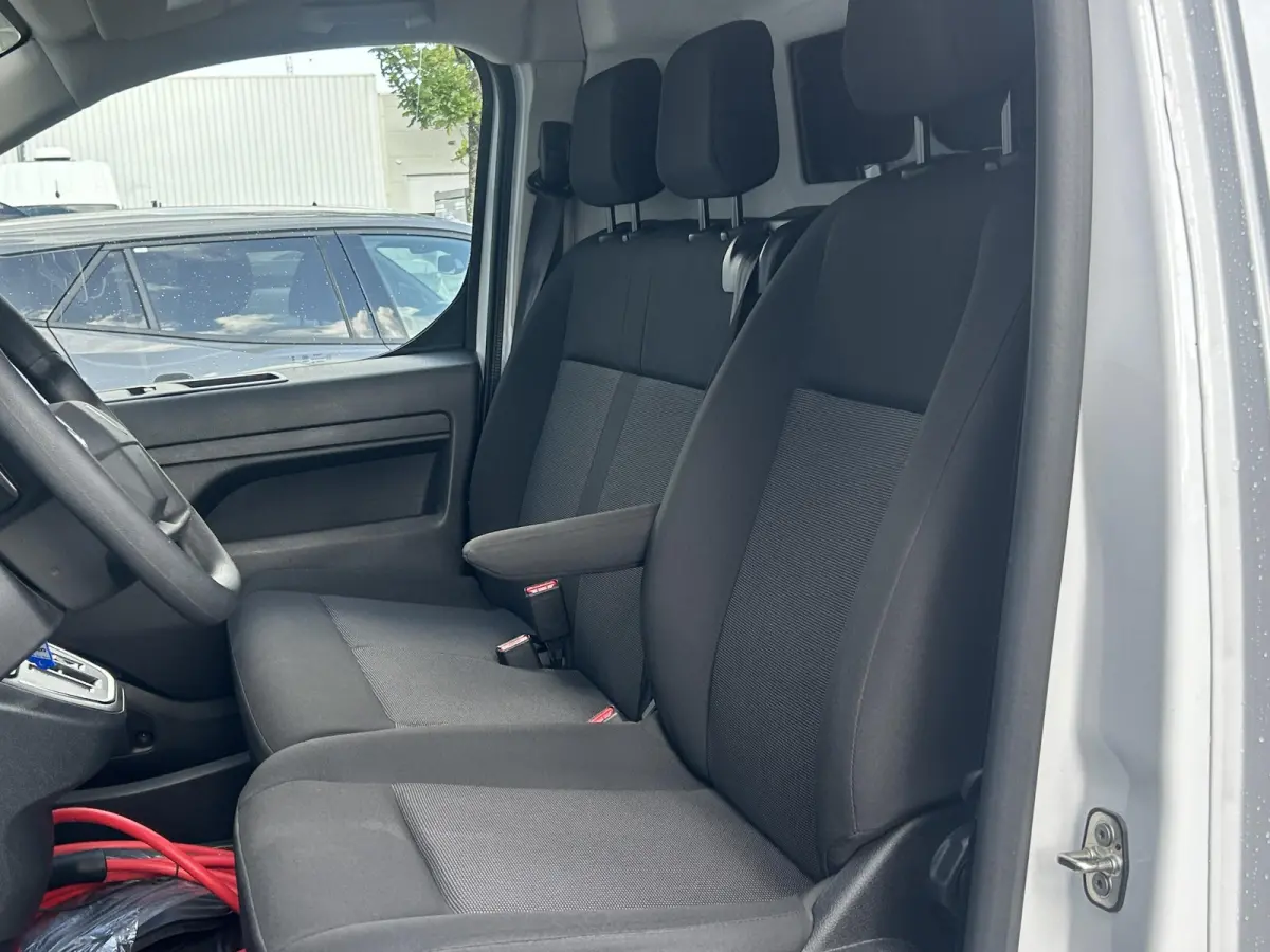 EV L2 75 kWh | Camera | Navigatie | Verlengde scheidingswand geïsoleerd |  Apple Carplay/Android Auto