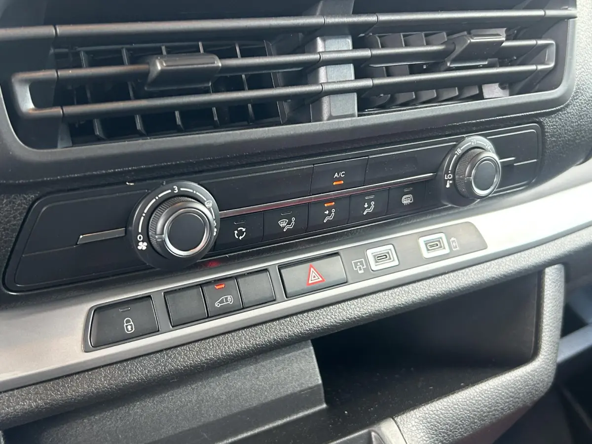 EV L2 75 kWh | Camera | Navigatie | Verlengde scheidingswand geïsoleerd |  Apple Carplay/Android Auto