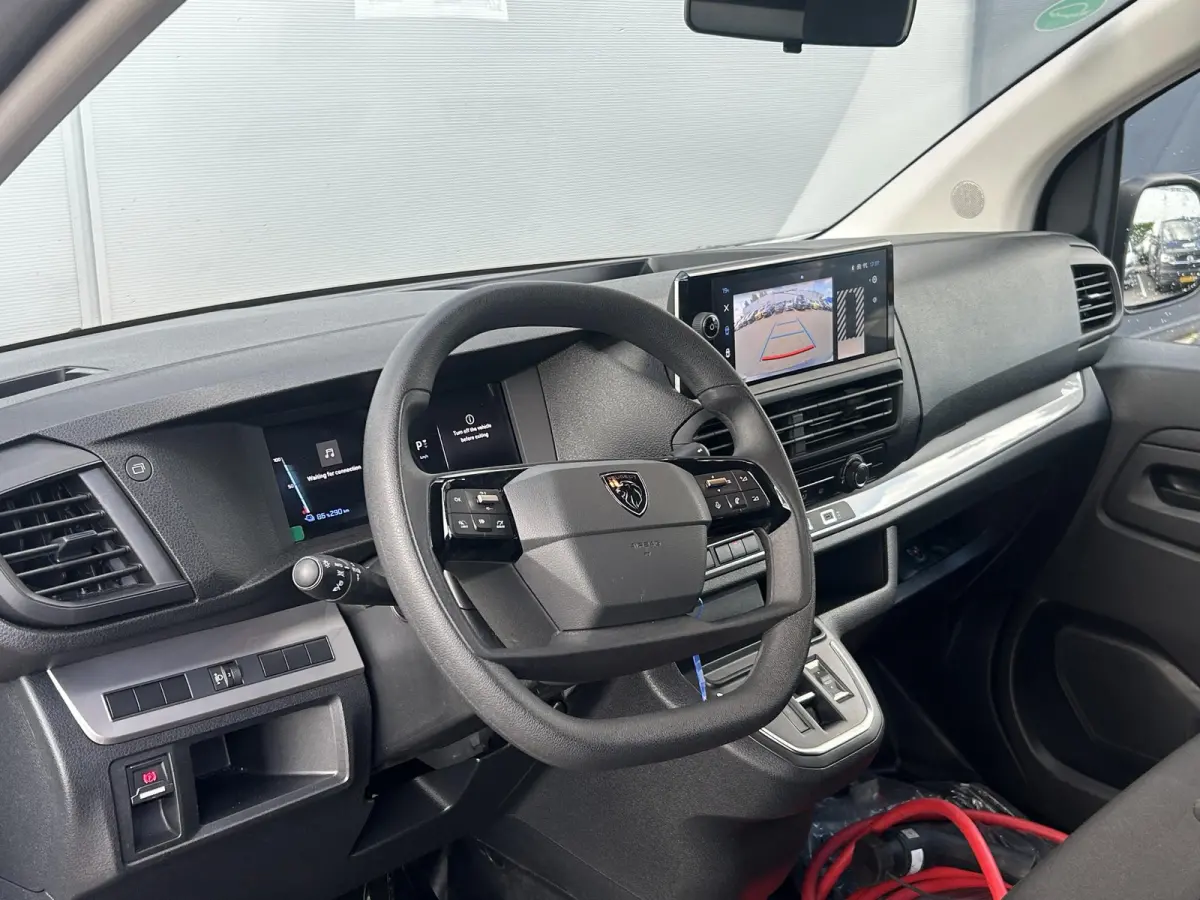 EV L2 75 kWh | Camera | Navigatie | Verlengde scheidingswand geïsoleerd |  Apple Carplay/Android Auto