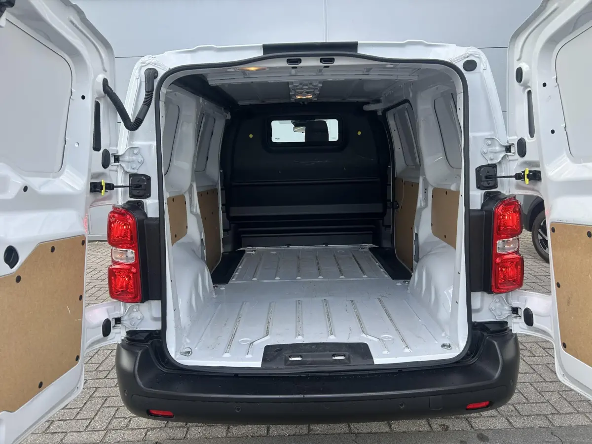 EV L2 75 kWh | Camera | Navigatie | Verlengde scheidingswand geïsoleerd |  Apple Carplay/Android Auto