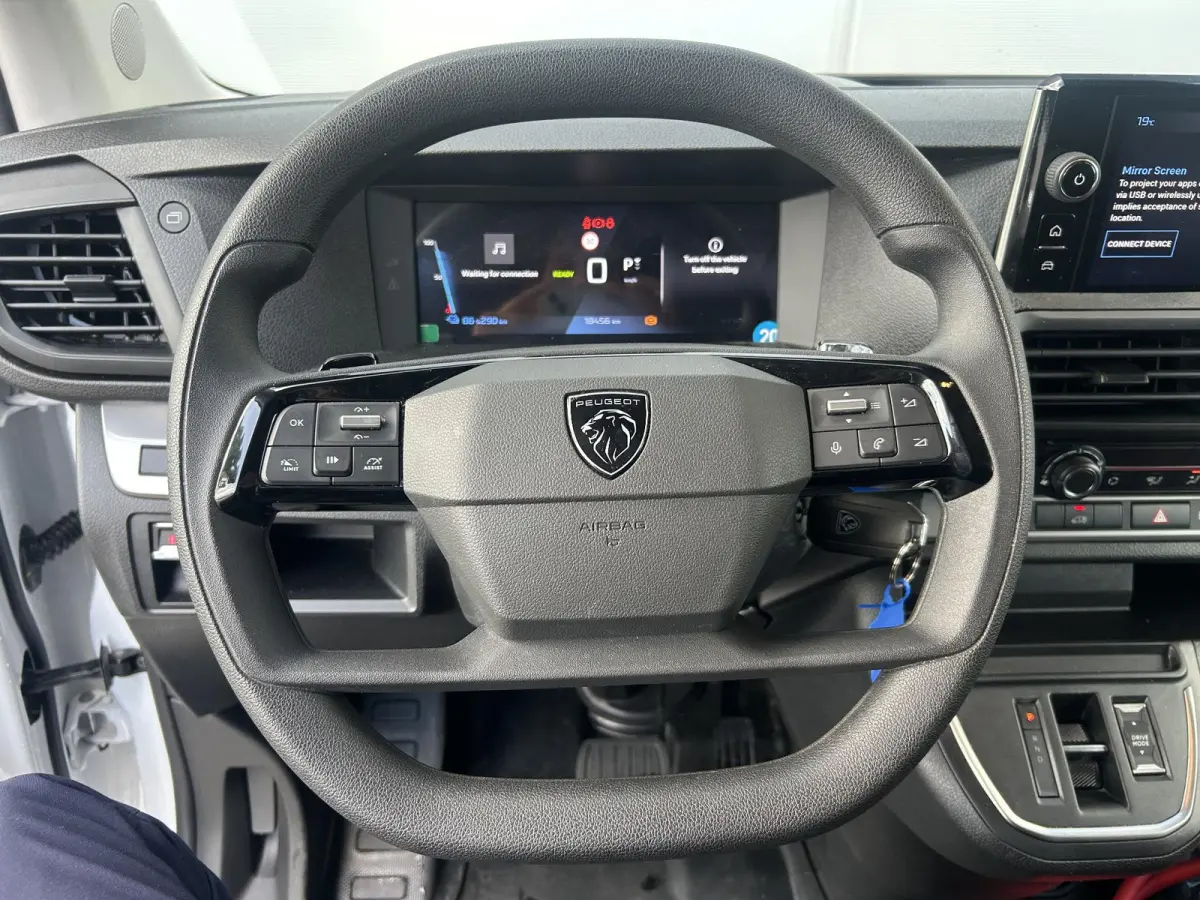EV L2 75 kWh | Camera | Navigatie | Verlengde scheidingswand geïsoleerd |  Apple Carplay/Android Auto