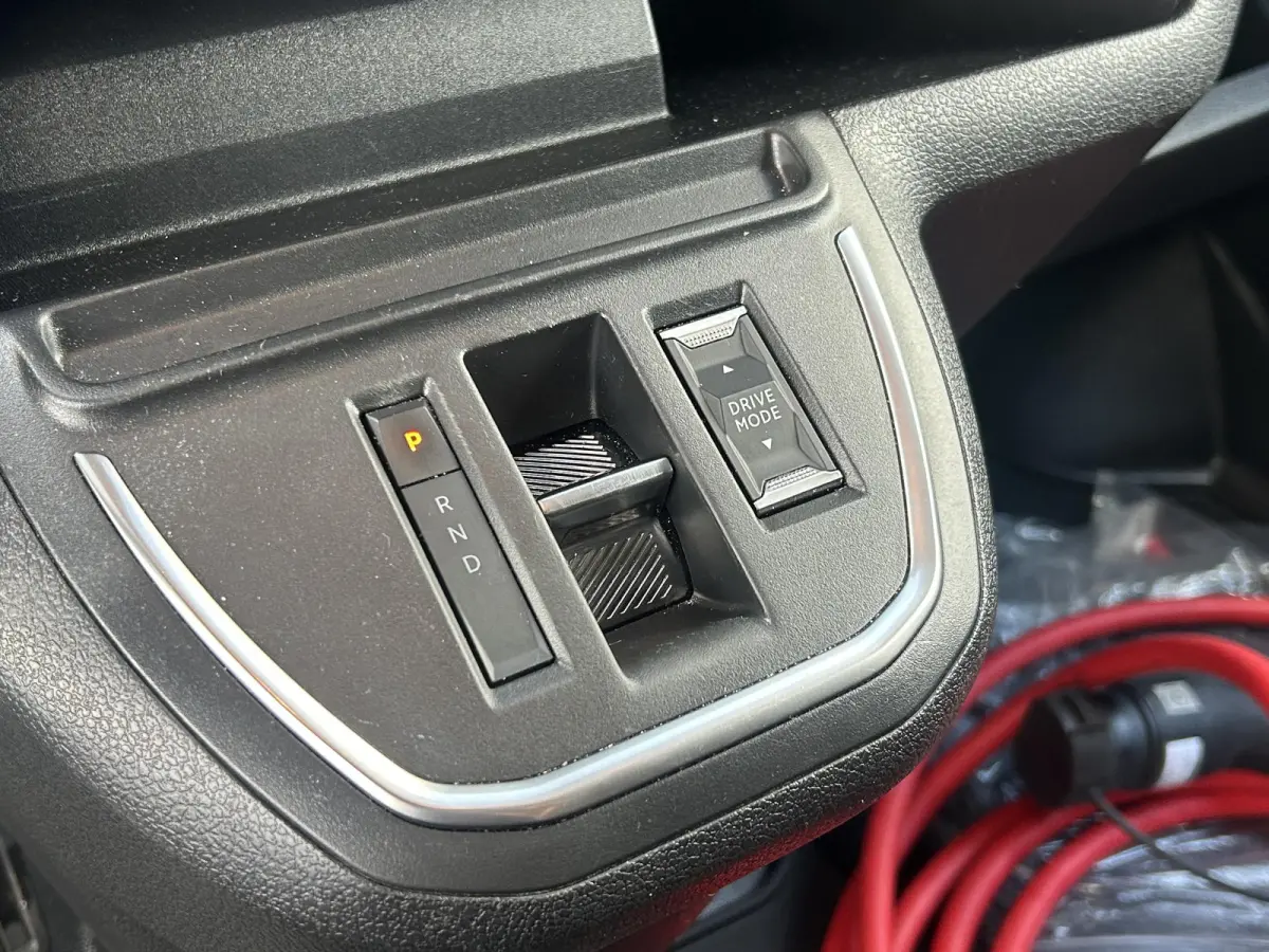 EV L2 75 kWh | Camera | Navigatie | Verlengde scheidingswand geïsoleerd |  Apple Carplay/Android Auto