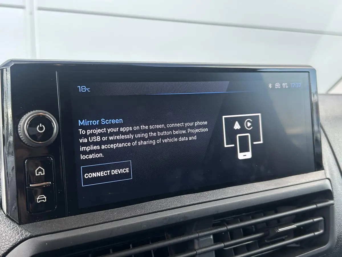EV L2 75 kWh | Camera | Navigatie | Verlengde scheidingswand geïsoleerd |  Apple Carplay/Android Auto