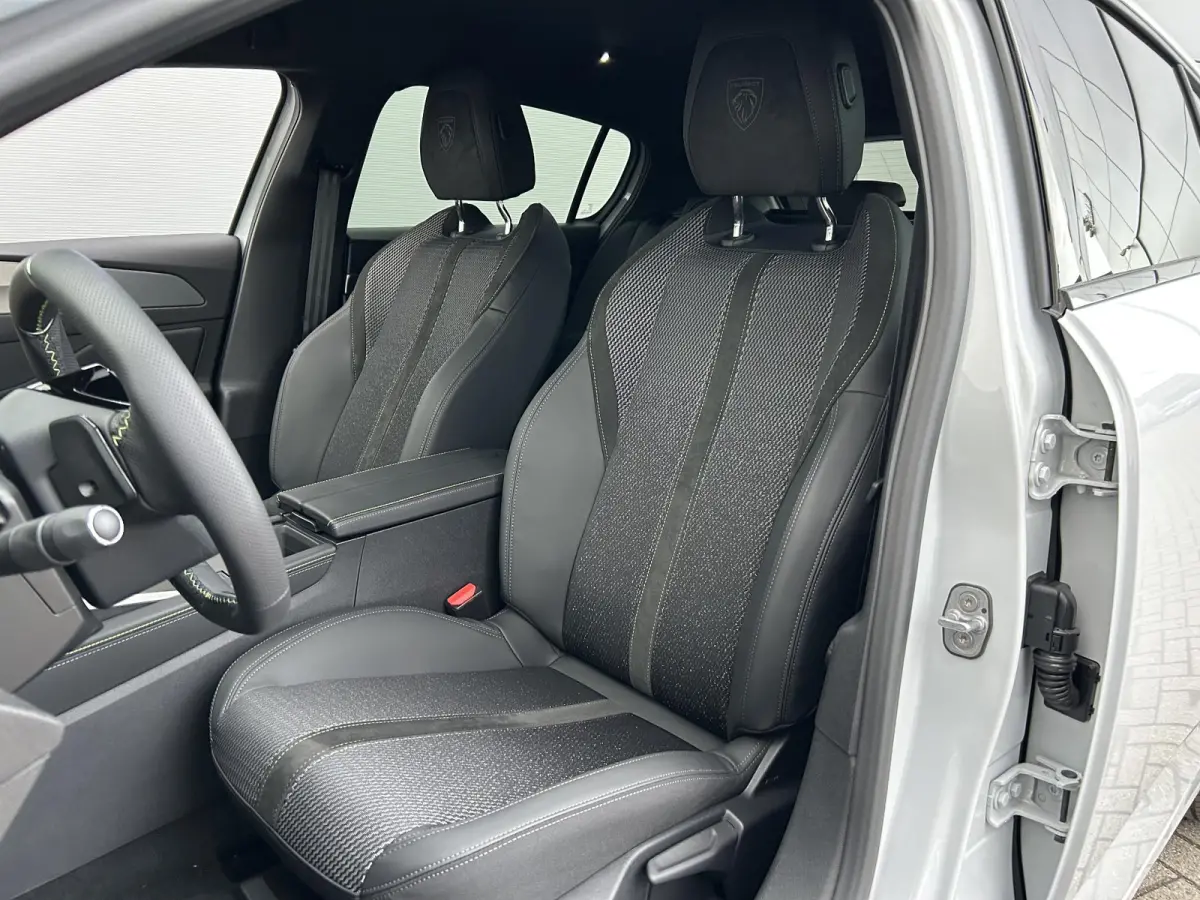 1.2 Mild Hybrid 145 e-DCS6 GT | Automaat | 360 camera | Adaptieve Cruise Control | Navigatie | Apple Carplay/Android Auto | 3D Cockpit | ACTIE MODEL