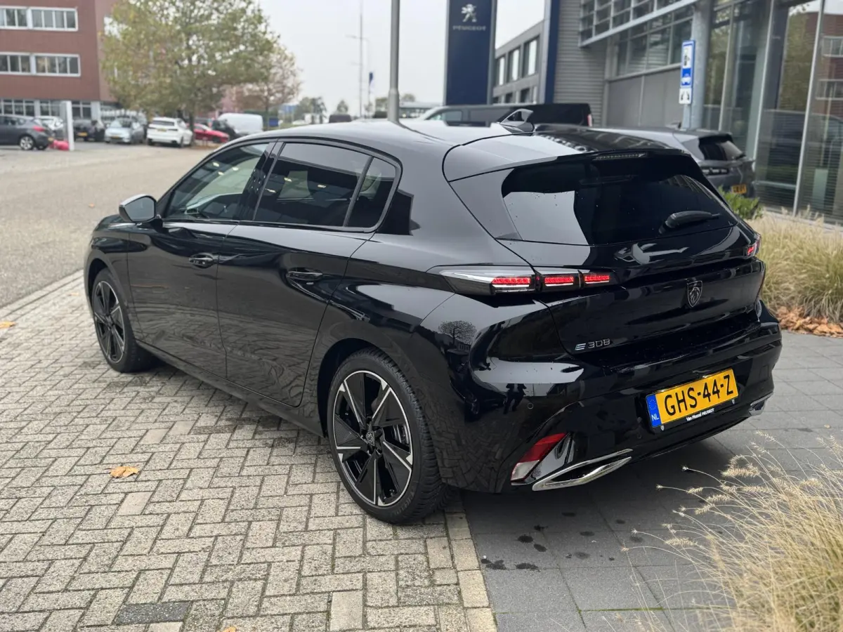 Allure EV 54 kWh l Camera achter | Draadloze Apple Carplay/Android Auto | Stoelverwarming
