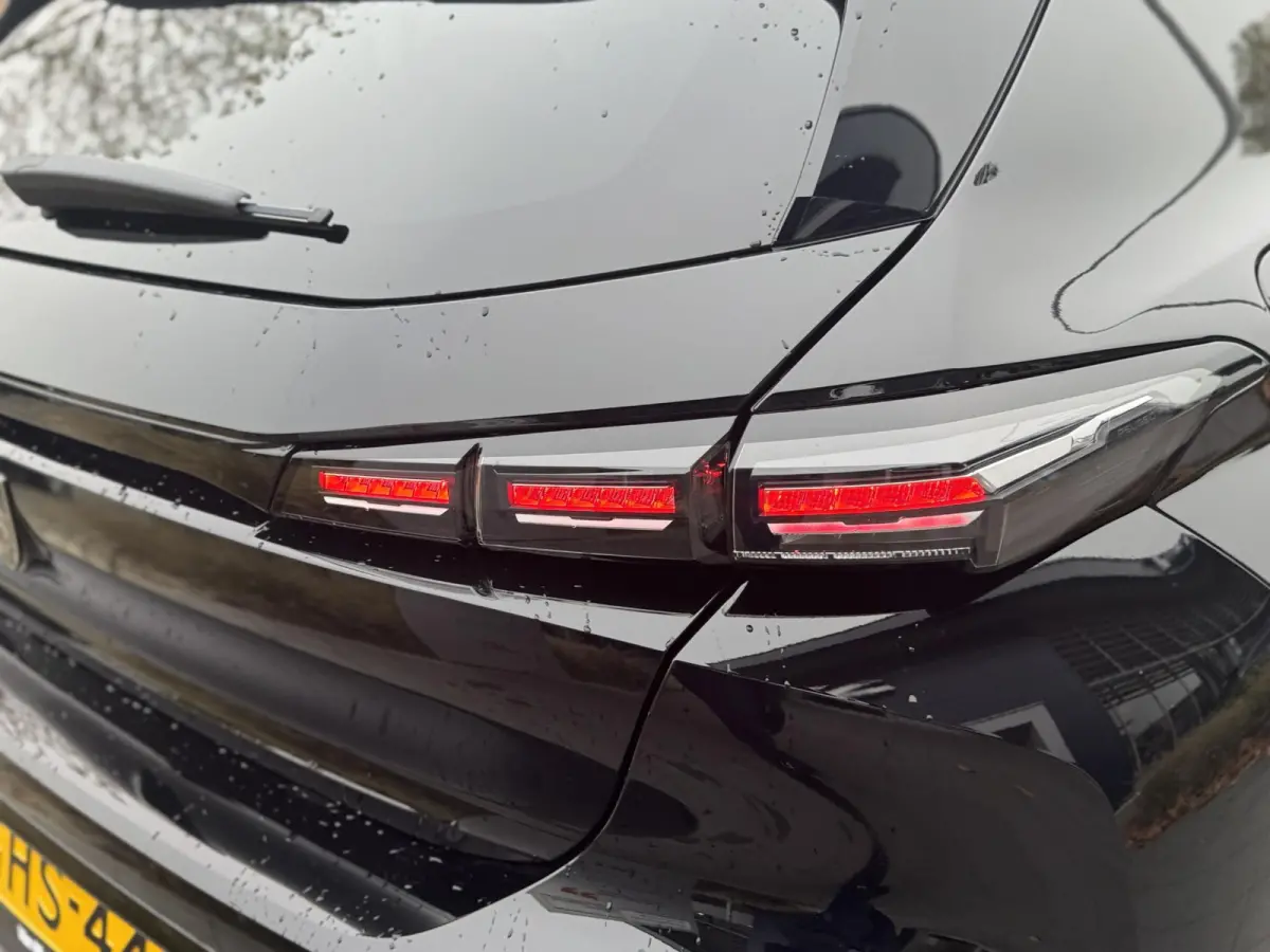 Allure EV 54 kWh l Camera achter | Draadloze Apple Carplay/Android Auto | Stoelverwarming