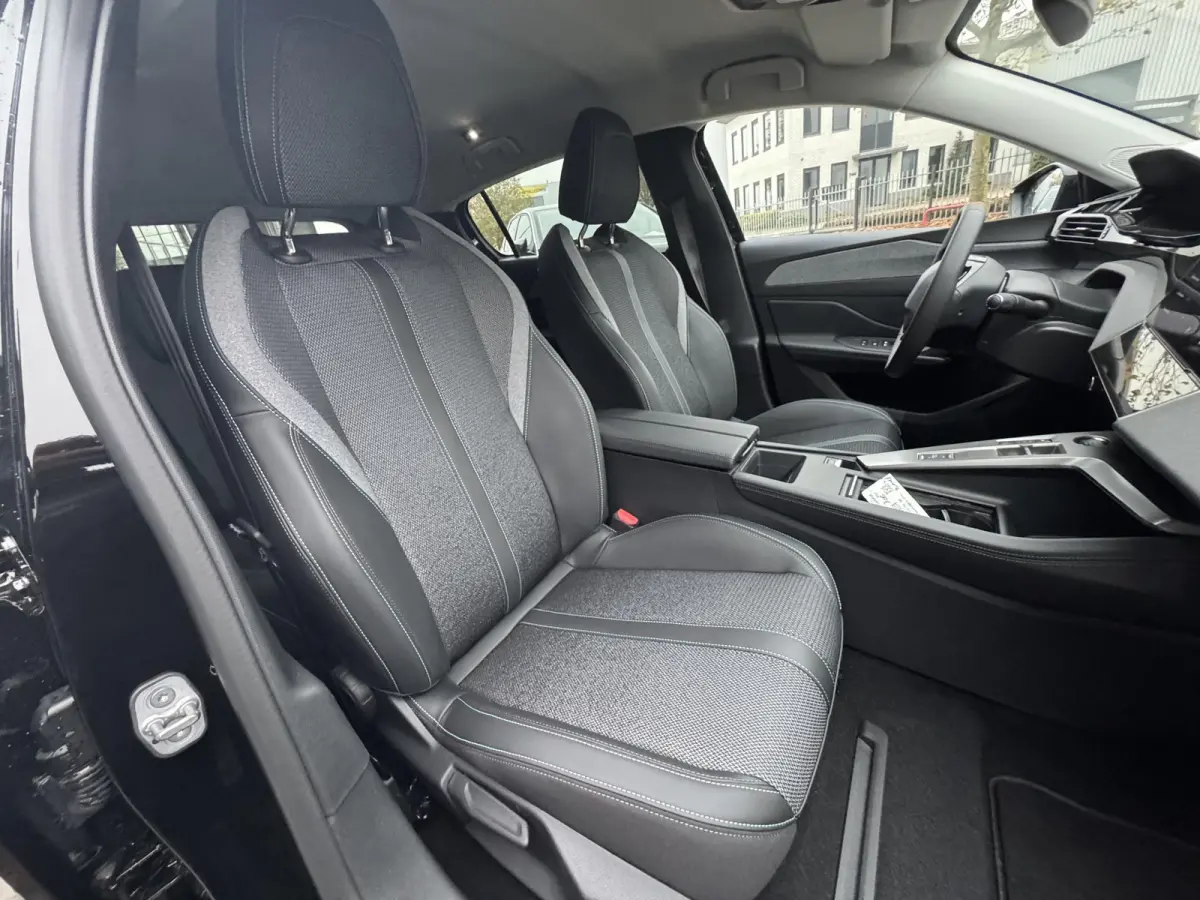 Allure EV 54 kWh l Camera achter | Draadloze Apple Carplay/Android Auto | Stoelverwarming